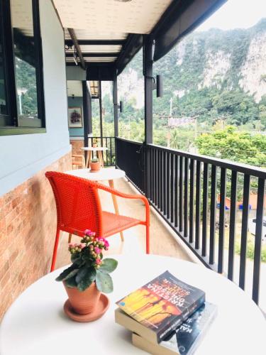 阳台/露台, 甲米奥南安寝旅馆 (Zleepingpills Aonang Krabi) in 甲米