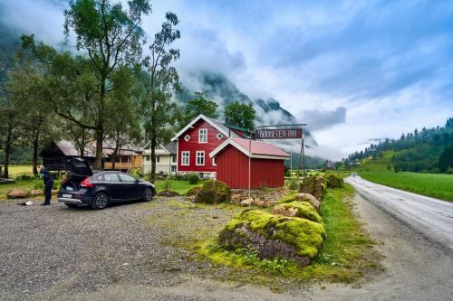 Hotelli välisilme, Rødseter Gjestegård (Rødseter Gjestegard) in Fjaerland
