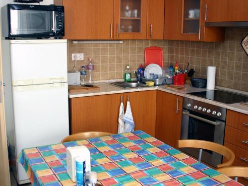 Arriva Apartment with indoor parking - image 5