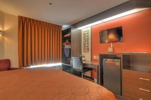 Smoky Mountain Inn & Suites – Cherokee, NC
