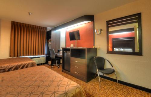 Smoky Mountain Inn & Suites – Cherokee, NC