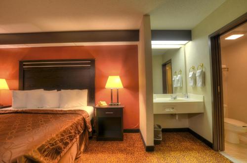 Smoky Mountain Inn & Suites