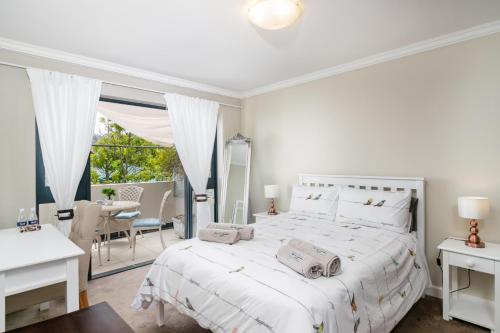 Blue Moon Apartments
