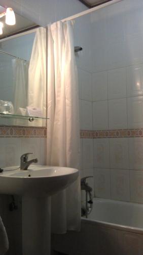Hostal Restaurante O'Cadaval