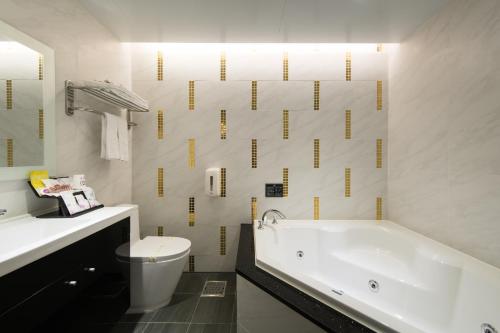 Bathroom, Discovery Motel - Yonghe in Yonghe District