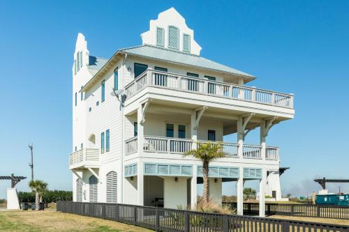 Cake by the Ocean at Seagrass in Bolivar Peninsula, USA