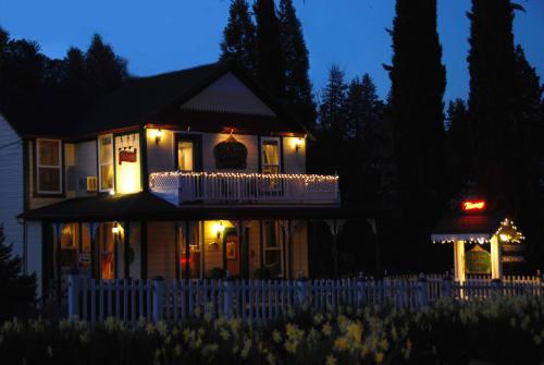 All Seasons Groveland Inn