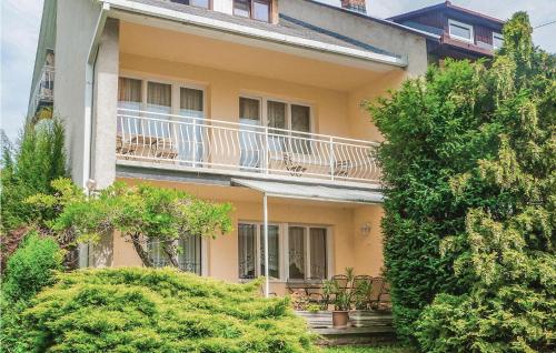  Three-Bedroom Holiday Home in Balatonalmadi, Unterkunft in Balatonalmádi