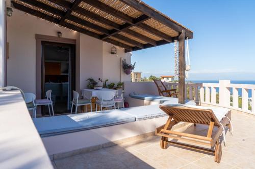  Modern Villas with gardens and stunning views, Pension in Ligaria