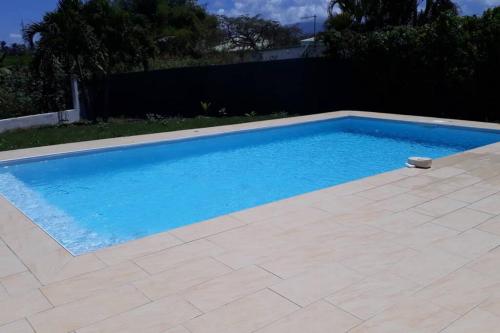 F2 ZEN & GREEN - PISCINE et CONFORT in Baie-Mahault