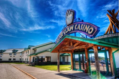 Bear Claw Casino & Hotel Carlyle