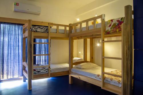 1 bunk bed