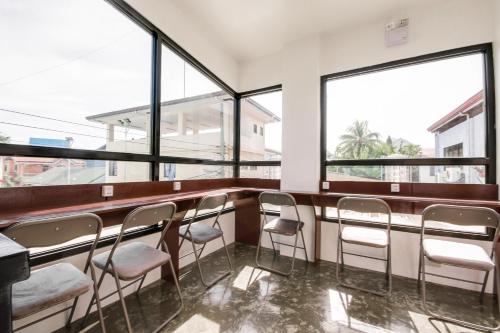 Bar/lounge, Pocket Hotel Bunks and Breakfast in Mactan Island