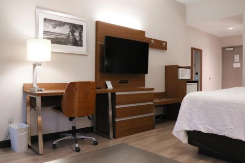Facilities, Days Inn & Suites by Wyndham Fort Myers Near JetBlue Park in Fort Myers (FL)