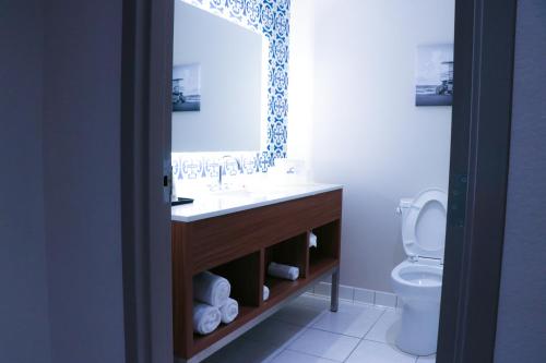 Days Inn & Suites by Wyndham Fort Myers Near JetBlue Park - image 12