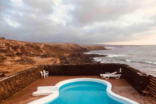 Playa Marina Ocean View Eco Bungalow in Tabayesco