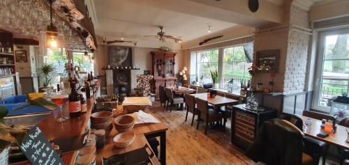 餐廳, 王頭餐廳酒店 (Hotel Restaurant The Kings Head Inn) in 富倫