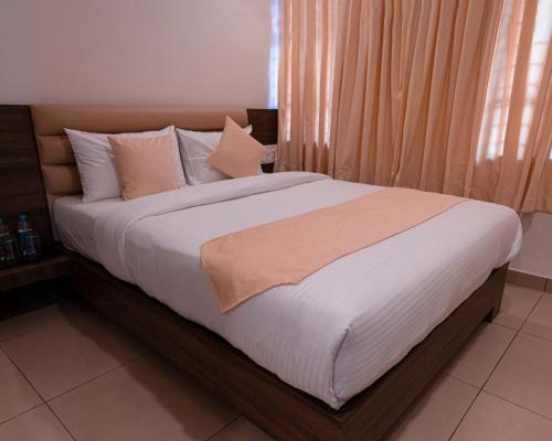 Hotel Sharda Residency