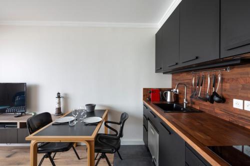 Konyha, La Cabine by Cocoonr in Lacite