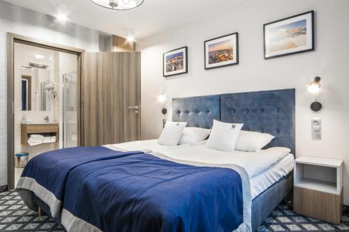 1 queen bed, 1 sofa bed