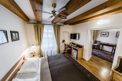 Archibald At The Charles Bridge near Franz Kafka Múzeum