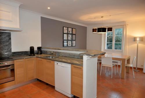 Three-Bedroom Villa (6-8 Adults) image 10