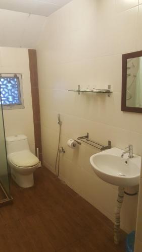 room detail thumbnail 2