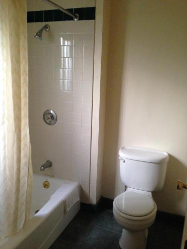 Discovery Inn - image 7