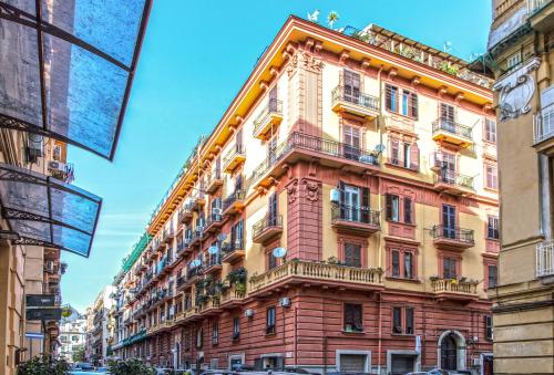 FERDINANDO ARTHOUSE OVERSIZED MODERN APARTMENT - image 5