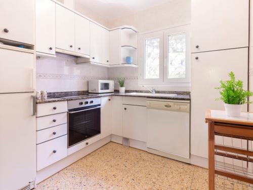 Holiday Home Villa Karoline by Interhome in กัมบริลส์ ปลัตคา