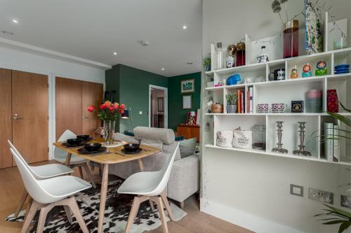 Stylish Cambridge Road Getaway