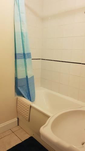 Atlantic Mansions 2 Bedroom Split Level Apartment - main image
