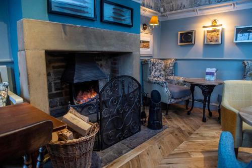 Kings Head Hotel by Greene King Inns - image 10