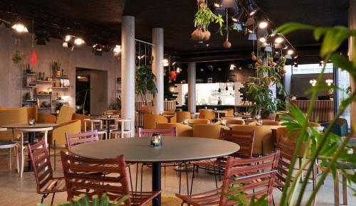 Restaurant, Hotel GUESTapart near AUH E301-196 Infektionssygdomme plan 3