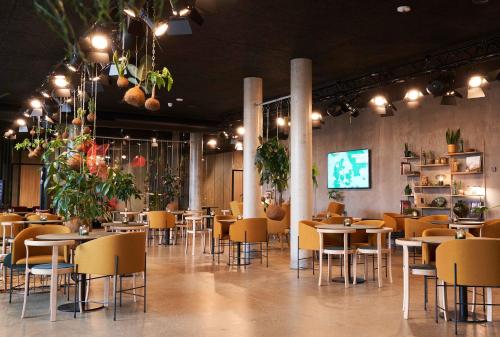 Restaurant, Hotel GUESTapart near AUH E301-196 Infektionssygdomme plan 3
