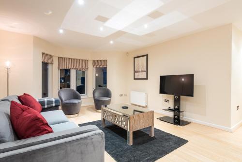 Modern Smart Open Plan Living With Free Parking