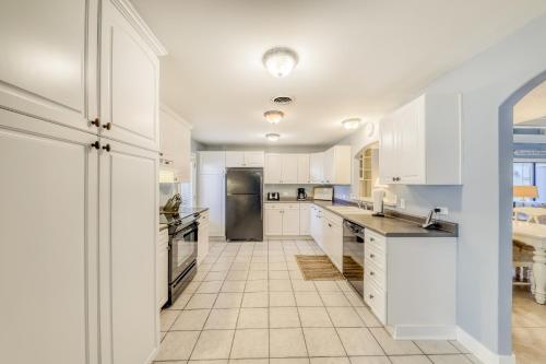 4 Bed 2 Bath Apartment in Queens Grant Villas - image 2