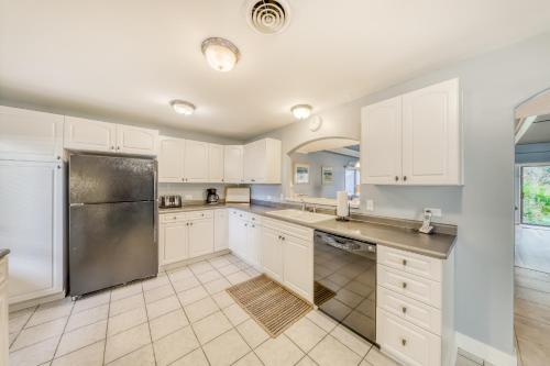 4 Bed 2 Bath Apartment in Queens Grant Villas - image 3