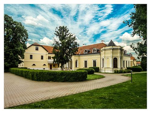 . Kaštieľ Dezasse Jaslovské Bohunice