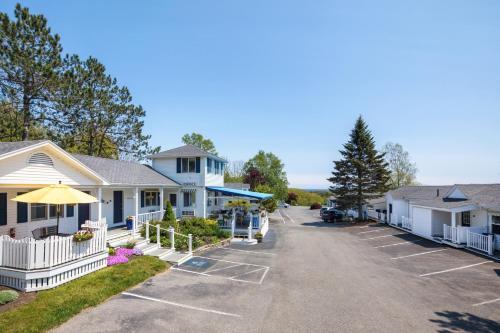 . Glen Cove Inn & Suites Rockport