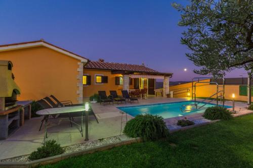 Villa Mirna Vizinada for 8 pax with pool all in green - Accommodation - Vižinada