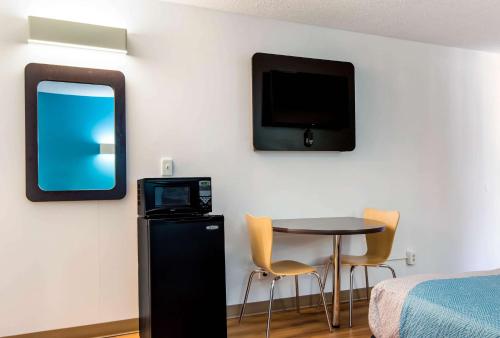 Deluxe King Room - Non-Smoking
