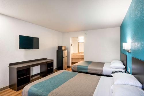 Motel 6-Lexington, KY - Airport Stop at Quality Inn Northwest to discover the wonders of Lexington (KY). Offering a variety of facilities and services, the property provides all you need for a good nights sleep. To be found at the 