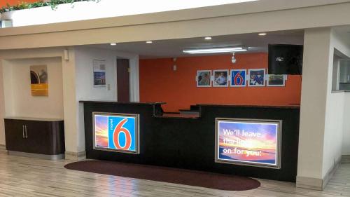 Motel 6 Daytona Beach, FL - Speedway - 로비