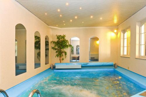 泳池, 普瑞克酒店 (Hotel Purucker) in 庫爾姆巴赫