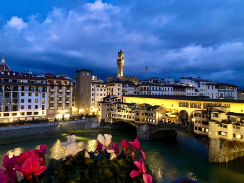 Ponte Vecchio View Luxury Apartment, Florencie