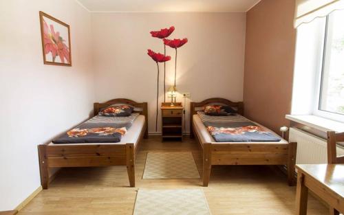 2 twin beds