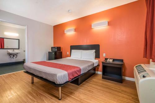 1 queen bed
