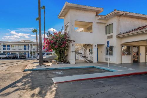 Entrance, Motel 6-Westley, CA in Westley (CA)