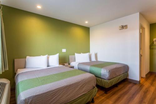 2 double beds